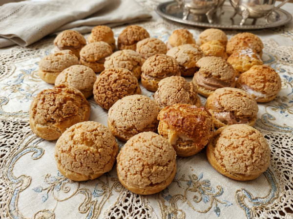 choux craquelin praliné Choux au craquelin praliné (boite de 60)